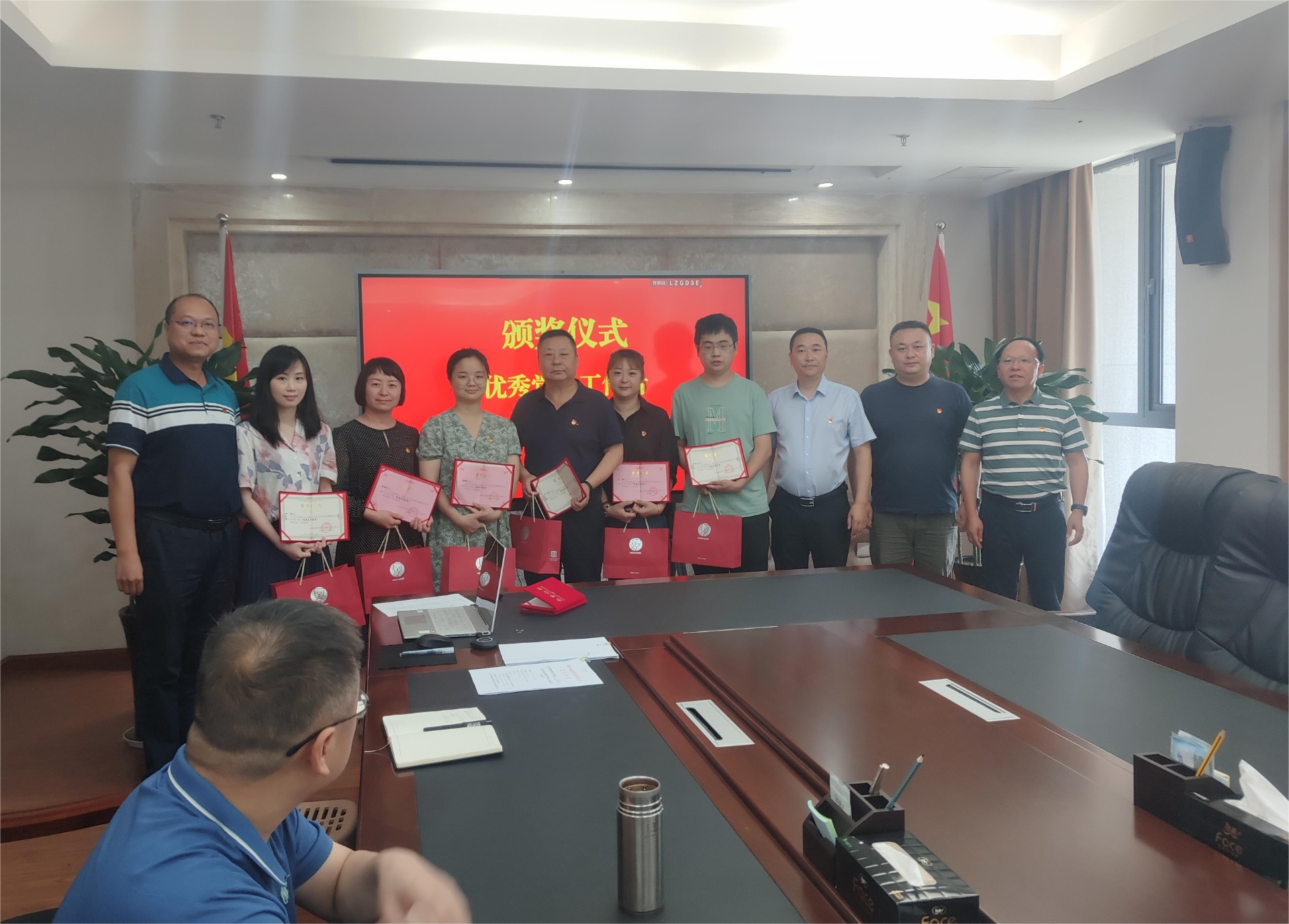 伟德国际victor1946集团党委召开庆祝中国共产党成立102周年暨“七一”表彰大会