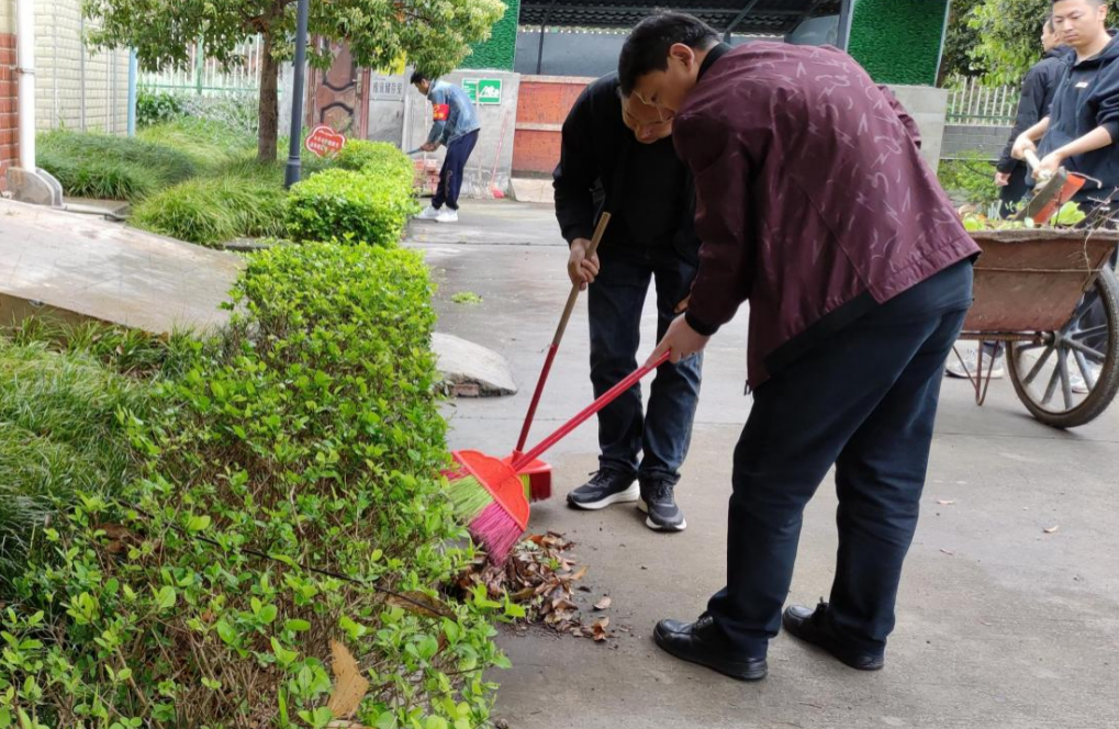 伟德国际victor1946集团第三党支部开展“清洁家园 美化环境”主题党日活动